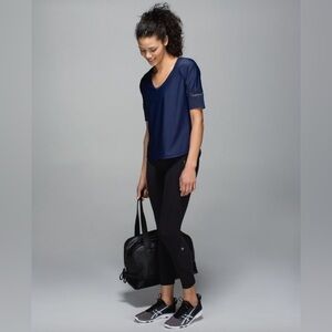 LULULEMON Var-City 1/2 Sleeve tee. SIze 6